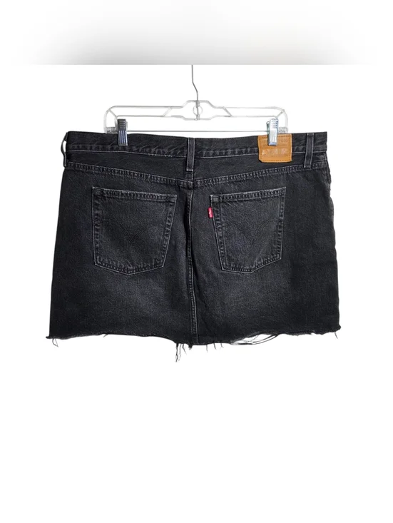 Levi's Washed Black Denim Miniskirt with Frayed Hem - Picture 3 of 16